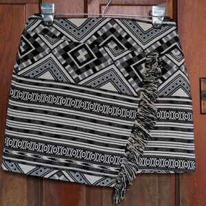 Topshop Black + White Tapestry Fringed Faux-wrap Mini-Skirt Sz 4